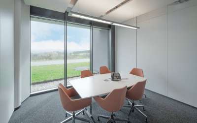 Helle Bürofläche in modernem Büroanwesen