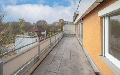 Sofort bezugsfrei - Moderne 4,5 Zimmer Penthousewohnung mit Dachterrasse