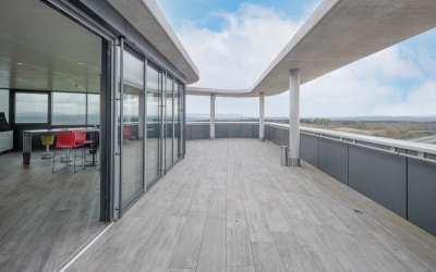 Helle Bürofläche in modernem Büroanwesen