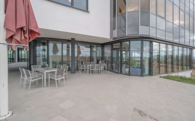 Helle Bürofläche in modernem Büroanwesen