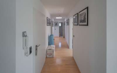 Sofort bezugsfrei - Moderne 4,5 Zimmer Penthousewohnung mit Dachterrasse