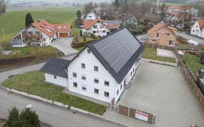 Großzügiges Wohn-/ und Geschäftshaus mit zusätzlichem Bauplatz