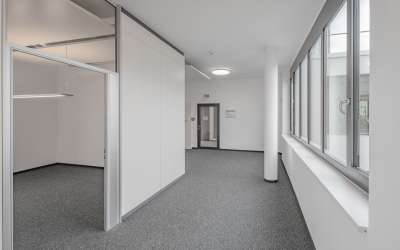 Helle Bürofläche in modernem Büroanwesen