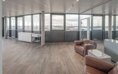 Helle Bürofläche in modernem Büroanwesen