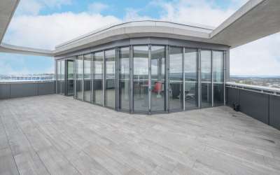 Helle Bürofläche in modernem Büroanwesen