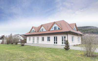 Großzügiges, modernes 2 Familienhaus in toller Lage