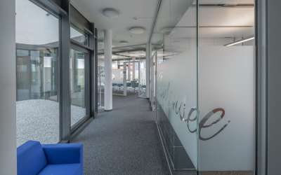 Helle Bürofläche in modernem Büroanwesen