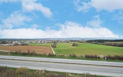 Helle Bürofläche in modernem Büroanwesen