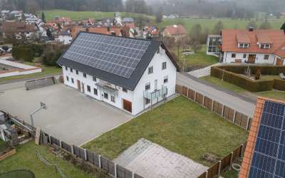 Großzügiges Wohn-/ und Geschäftshaus mit zusätzlichem Bauplatz