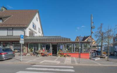 Schöne Verkaufsfläche mit großer Schaufensterfront