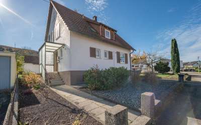 Einfamilienhaus mit vielen Möglichkeiten und herrlichem Blick ins Grüne!