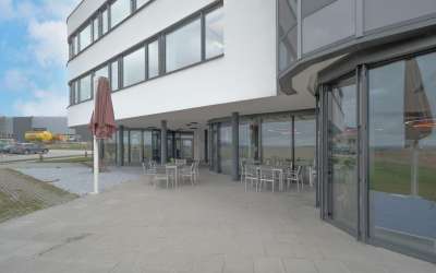 Helle Bürofläche in modernem Büroanwesen