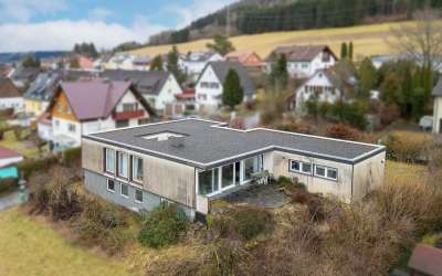 Villa mit freiem Blick und Höhenluft im Bungalowstil