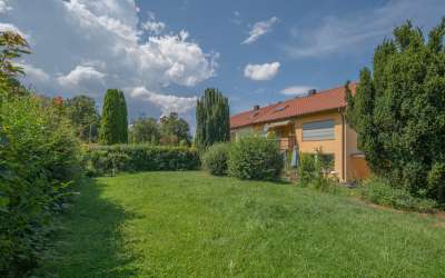 Zwei Wohnungen zu einem Preis mit Terrasse und Garten