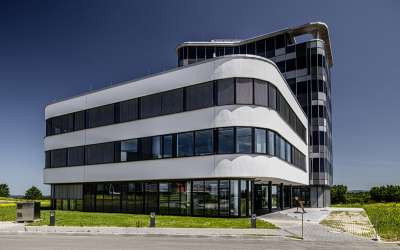 Helle Bürofläche in modernem Büroanwesen