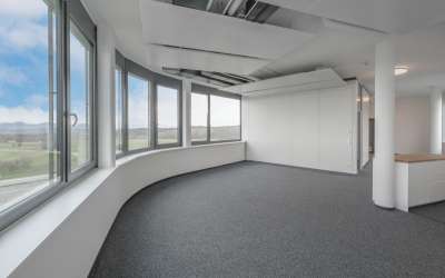 Helle Bürofläche in modernem Büroanwesen