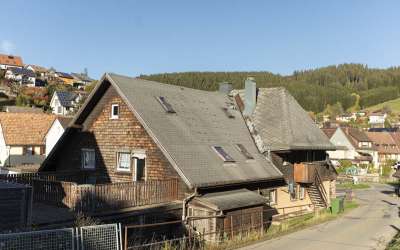 Schöne 3-Zimmer- Altbauwohnung im Erdgeschoss