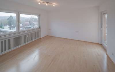 Sofort bezugsfrei - Moderne 4,5 Zimmer Penthousewohnung mit Dachterrasse