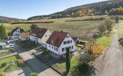 Einfamilienhaus mit vielen Möglichkeiten und herrlichem Blick ins Grüne!