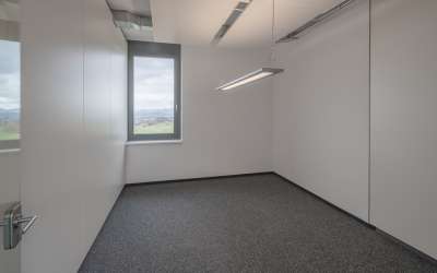 Helle Bürofläche in modernem Büroanwesen