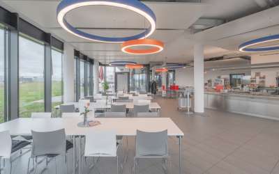 Helle Bürofläche in modernem Büroanwesen