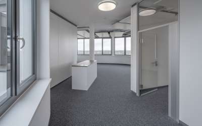 Helle Bürofläche in modernem Büroanwesen