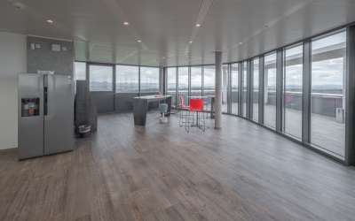 Helle Bürofläche in modernem Büroanwesen