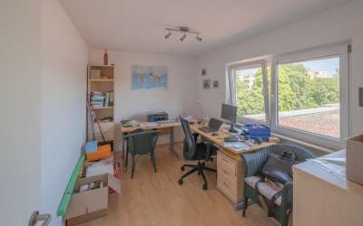 Sofort bezugsfrei - Moderne 4,5 Zimmer Penthousewohnung mit Dachterrasse