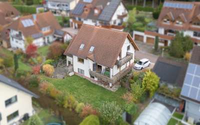 Wunderschönes Einfamilienhaus mit einer Einliegerwohnung in Peterzell