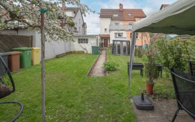 Moderne Doppelhaushälfte mit schönem Garten