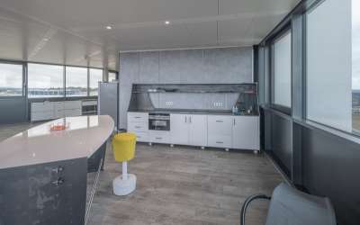 Helle Bürofläche in modernem Büroanwesen