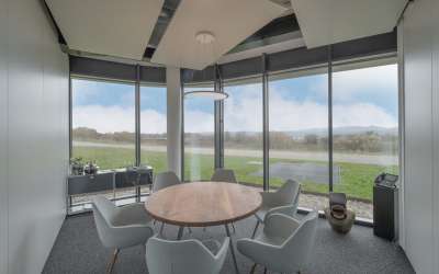 Helle Bürofläche in modernem Büroanwesen