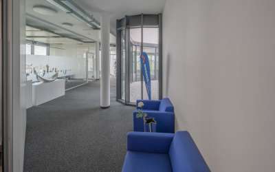 Helle Bürofläche in modernem Büroanwesen