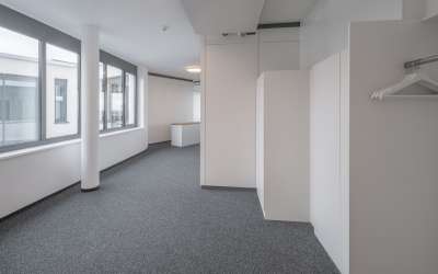 Helle Bürofläche in modernem Büroanwesen