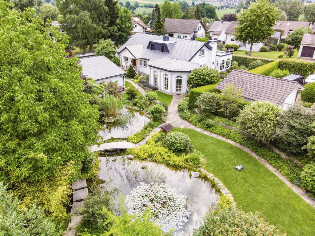 Elegantes Anwesen auf parkähnlichem Grundstück Villa in